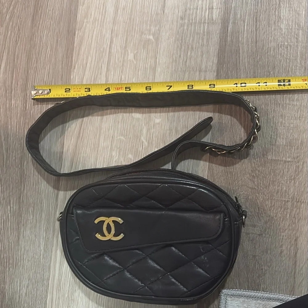 Vintage black leather CHANEL waste purse Fanny pack with chain belt. - Picture 7 of 7